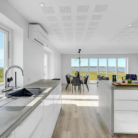 Stunning In With Kitchen