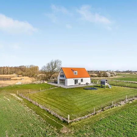 Holiday home Stunning In With Kitchen *