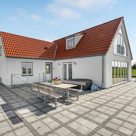 Stunning In With Kitchen