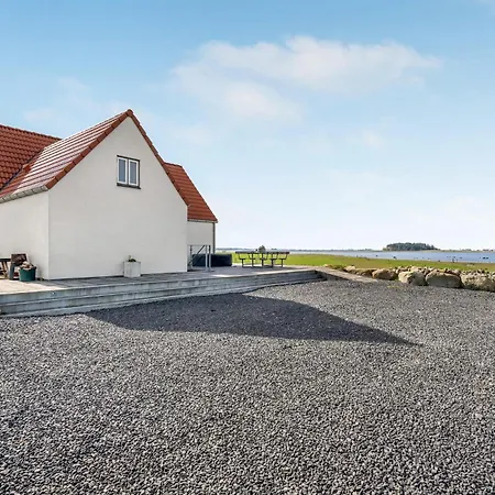 Vakantiehuis Gezellig In Met Uitzicht Op Zee Lundby Stationsby