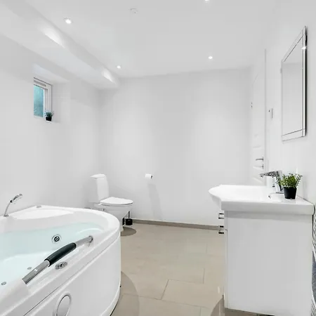 Stunning In With Kitchen Holiday home *