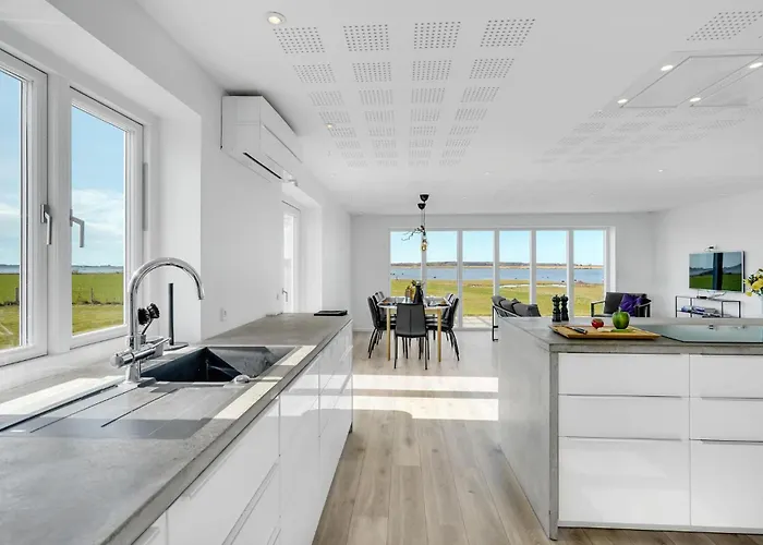Stunning In With Kitchen