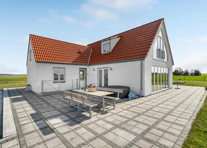Stunning In With Kitchen